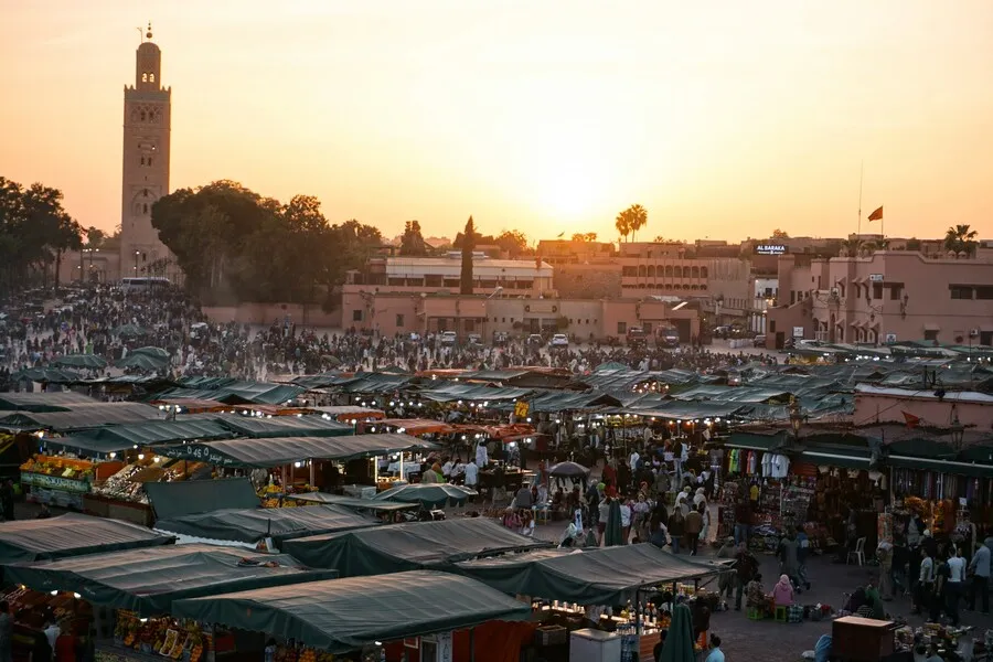 Plaza Jemaa el-Fna de Marrakech al atardecer