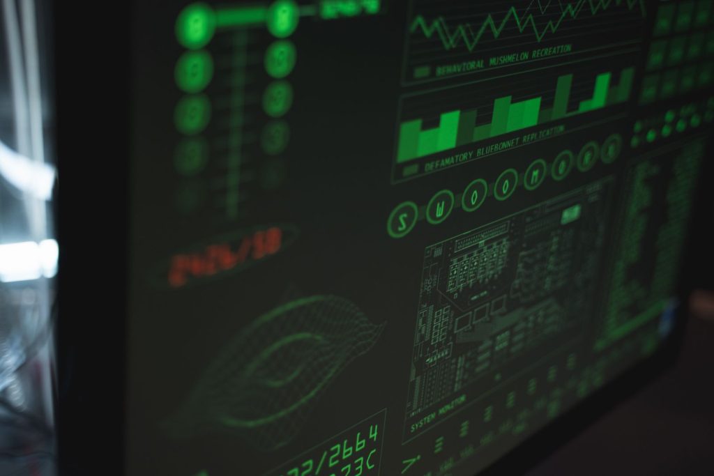 Vista cercana de una interfaz de ciberseguridad en tonos verdes