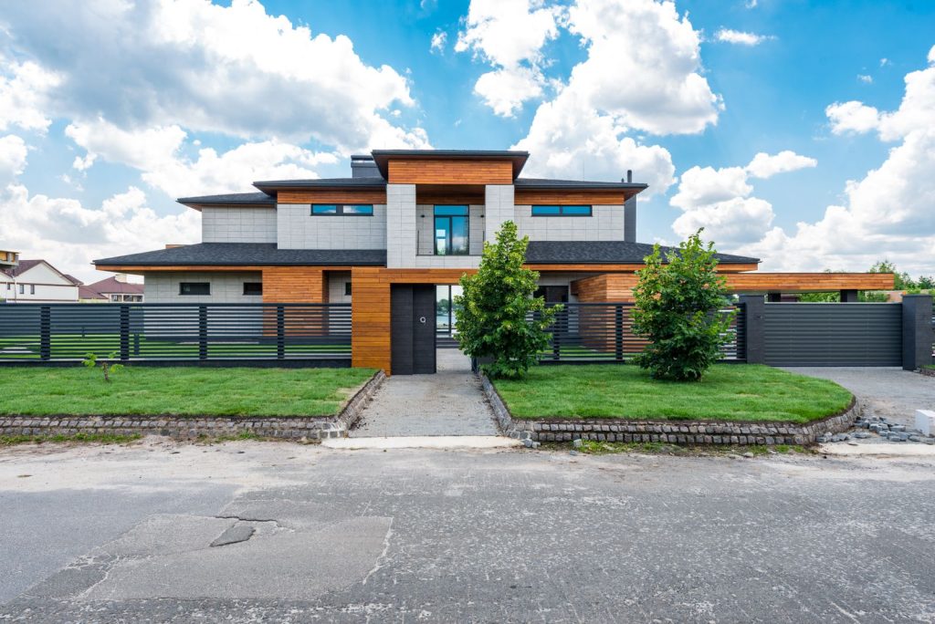 Fachada exterior de una vivienda unifamiliar moderna